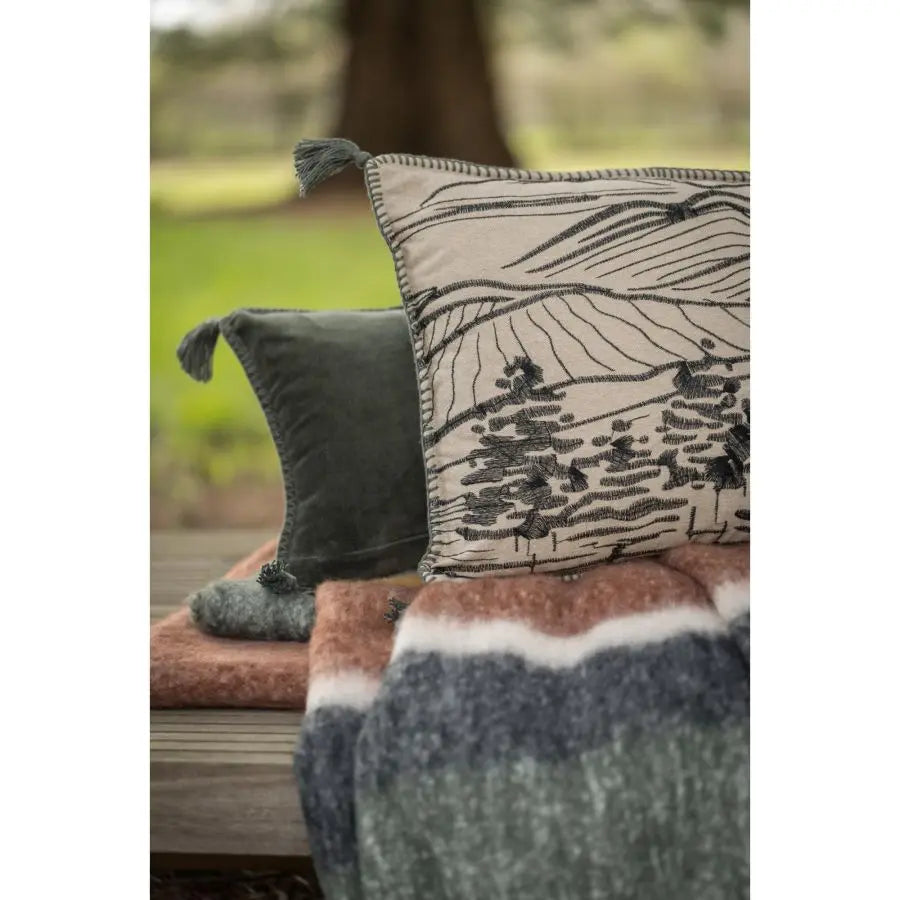 Coussin A Brodé Dusko Thym 30 X 50 Maison Vivaraise & La Cerise sur le Gâteau